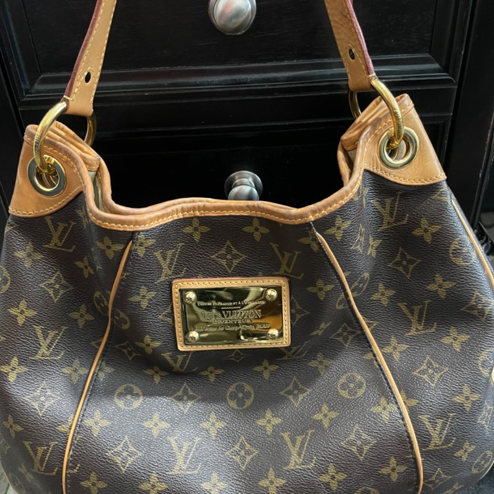 Authentic Louis Vuitton Galleria PM